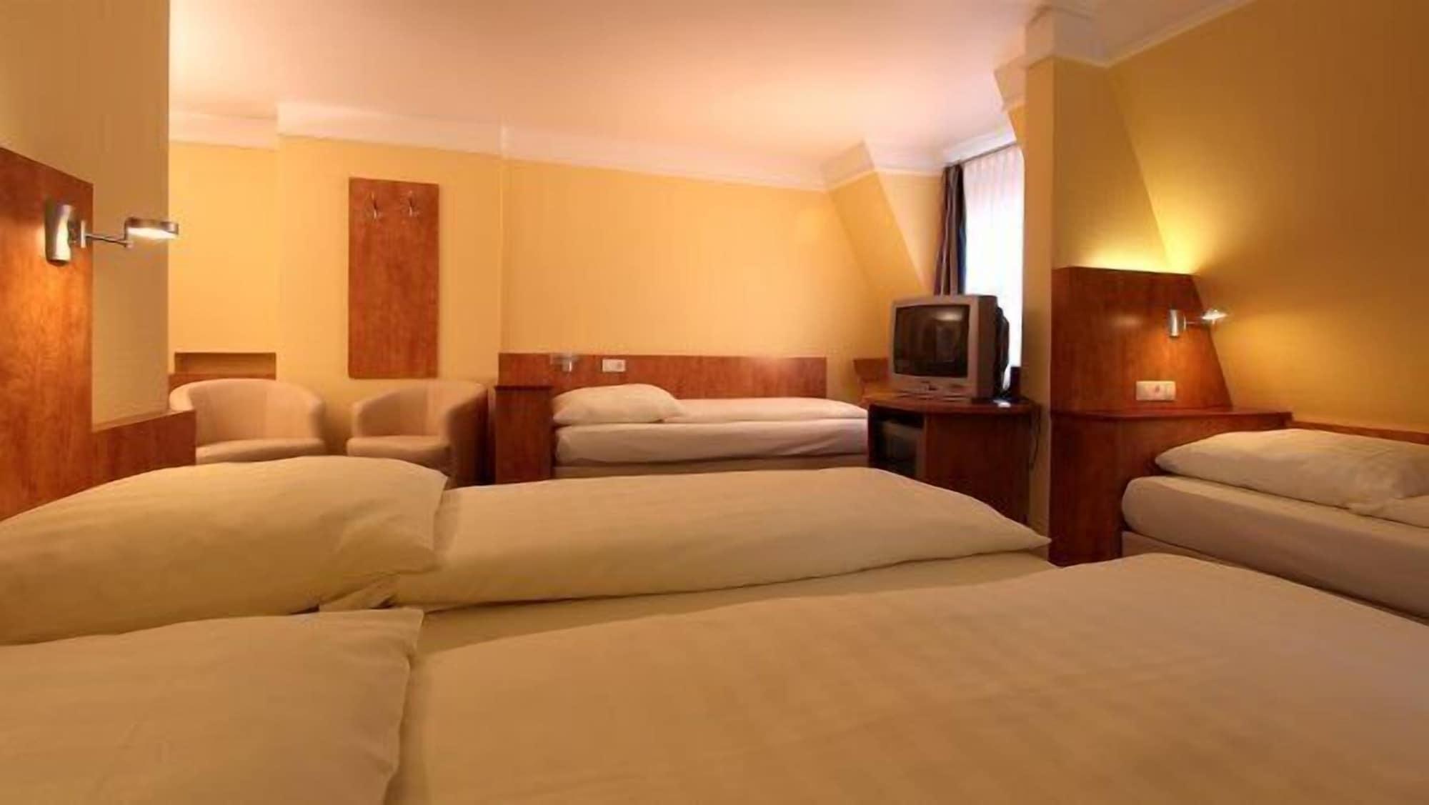 Aparthotel Astro - Nichtraucherhotel Штутгарт Екстер'єр фото
