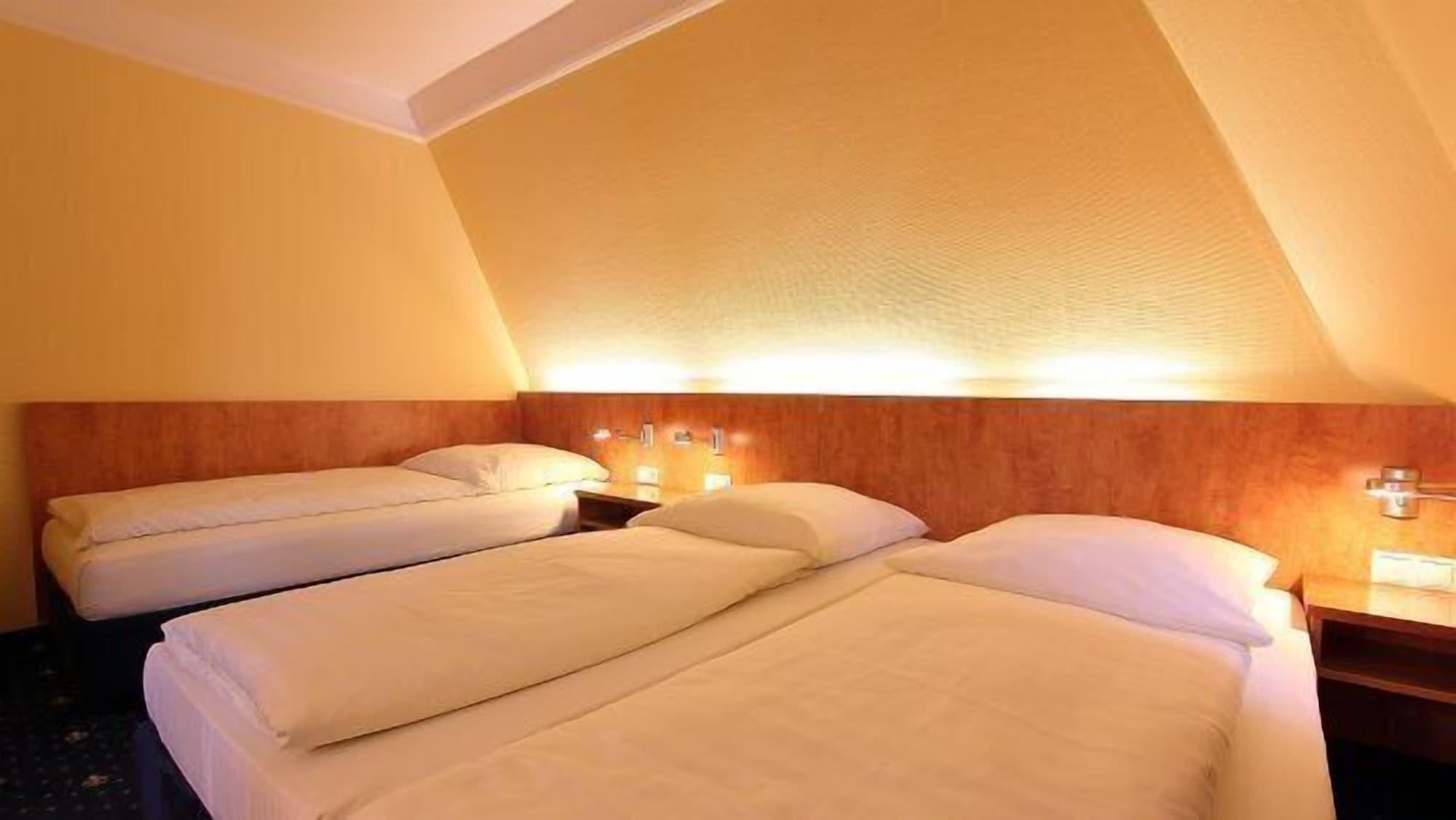 Aparthotel Astro - Nichtraucherhotel Штутгарт Екстер'єр фото
