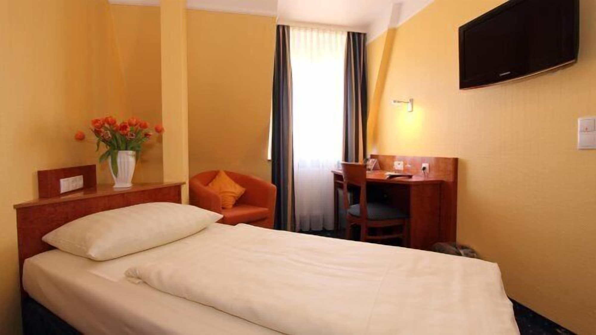 Aparthotel Astro - Nichtraucherhotel Штутгарт Екстер'єр фото
